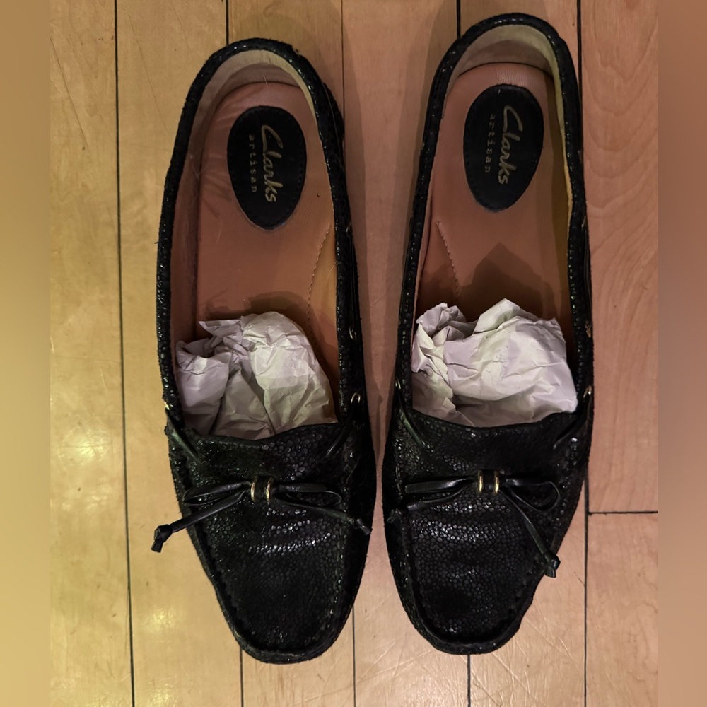 Clarks Women's Shiny Textured Black Flats